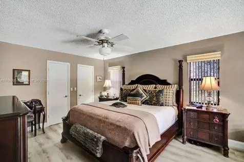 1930 W Oak Knoll Circle Davie FL 33324