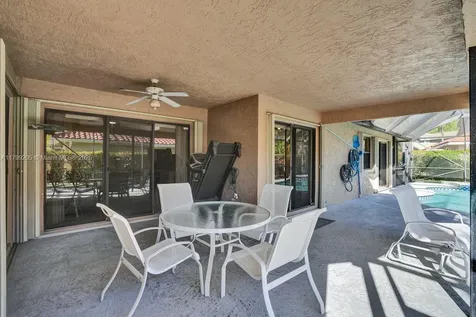1930 W Oak Knoll Circle Davie FL 33324