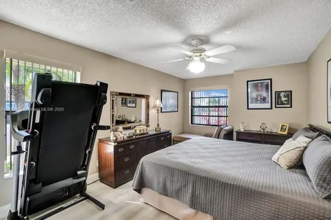1930 W Oak Knoll Circle Davie FL 33324