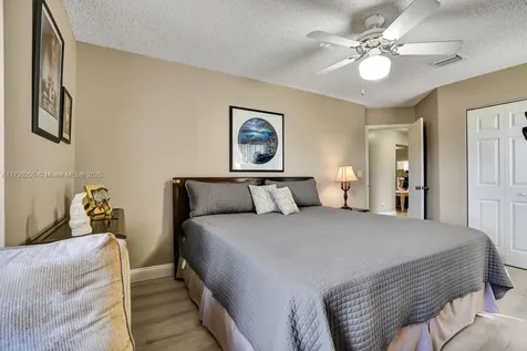 1930 W Oak Knoll Circle Davie FL 33324