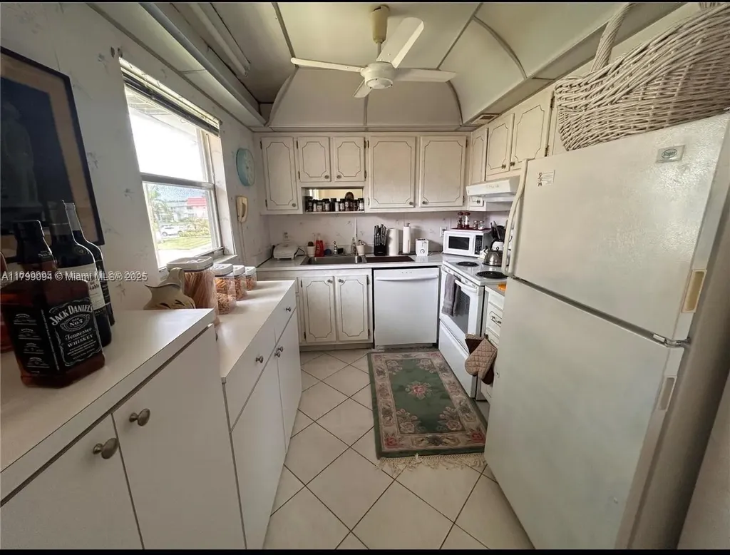92 Saxony B Delray Beach FL 33446