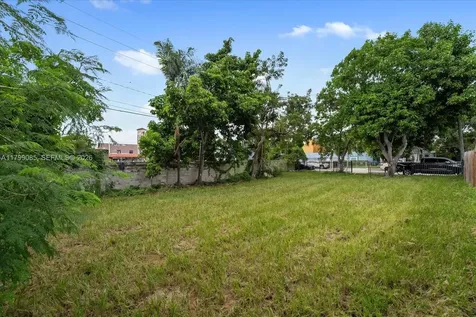 471 & 719 SW 8th Street & 5th Avenue Miami FL 33130