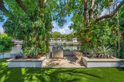 725 Vilabella Avenue Coral Gables FL 33146