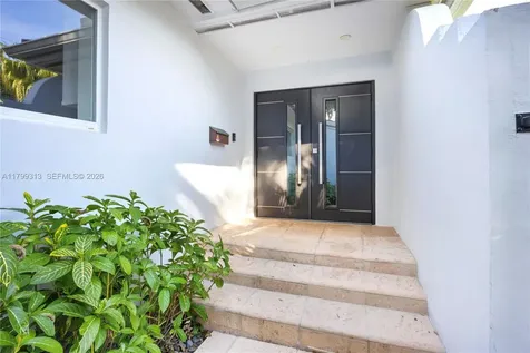 725 Vilabella Avenue Coral Gables FL 33146