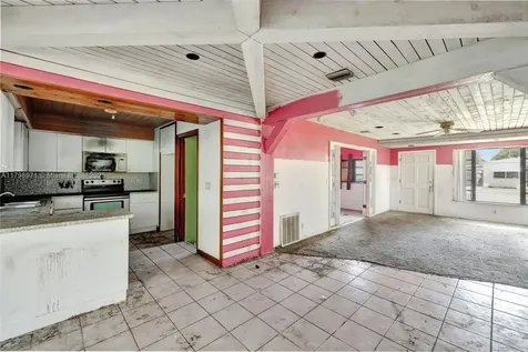 613 SW 6th Street Hallandale Beach FL 33009