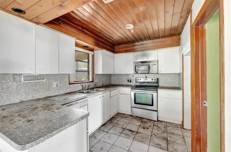 613 SW 6th Street Hallandale Beach FL 33009