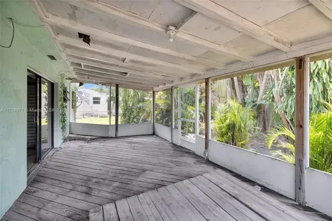 613 SW 6th Street Hallandale Beach FL 33009
