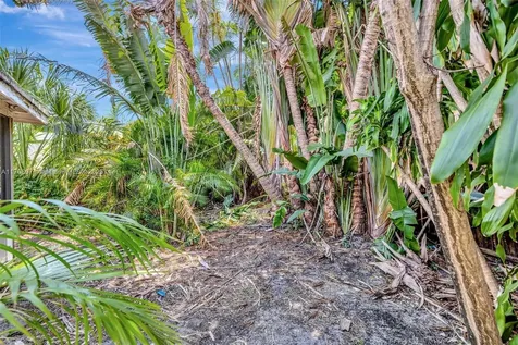 613 SW 6th Street Hallandale Beach FL 33009