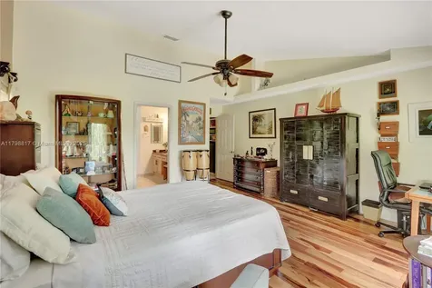 95 E Westwood Circle E West Palm Beach FL 33411