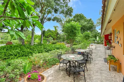 95 E Westwood Circle E West Palm Beach FL 33411