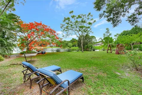 95 E Westwood Circle E West Palm Beach FL 33411