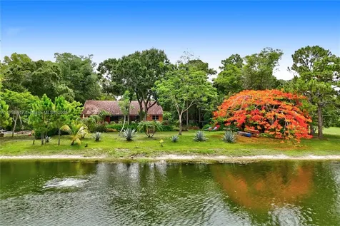 95 E Westwood Circle E West Palm Beach FL 33411