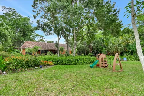 95 E Westwood Circle E West Palm Beach FL 33411