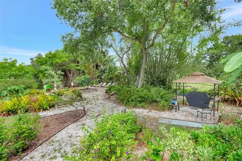 95 E Westwood Circle E West Palm Beach FL 33411