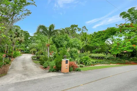 95 E Westwood Circle E West Palm Beach FL 33411