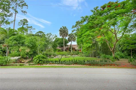 95 E Westwood Circle E West Palm Beach FL 33411