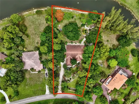 95 E Westwood Circle E West Palm Beach FL 33411