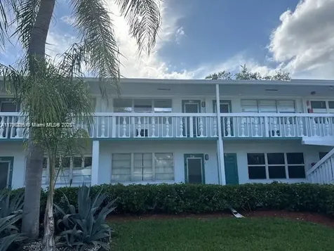 17 Westbury Deerfield Beach FL 33442