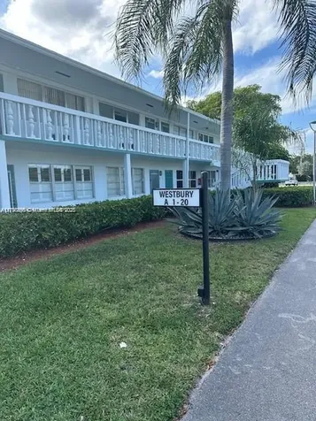 17 Westbury Deerfield Beach FL 33442