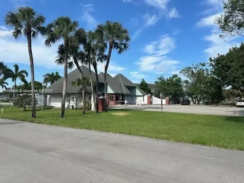 17 Westbury Deerfield Beach FL 33442