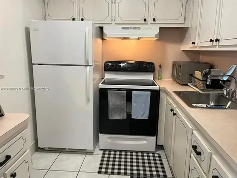 17 Westbury Deerfield Beach FL 33442