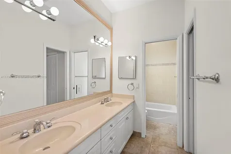 8268 SW 172nd Terrace Palmetto Bay FL 33157