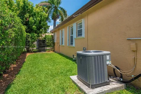 8268 SW 172nd Terrace Palmetto Bay FL 33157