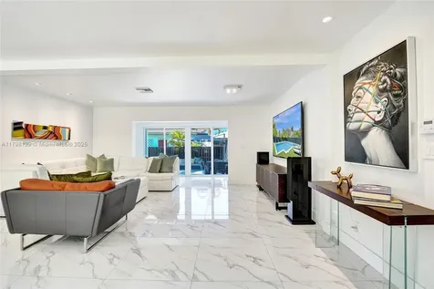 626 S 13th Avenue Hollywood FL 33019