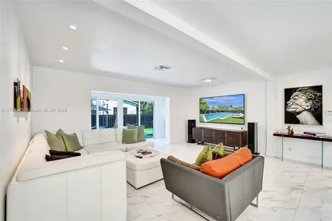 626 S 13th Avenue Hollywood FL 33019