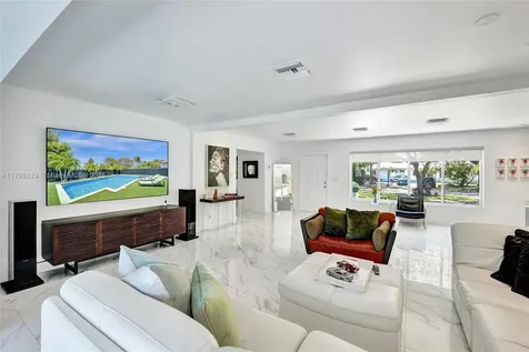626 S 13th Avenue Hollywood FL 33019