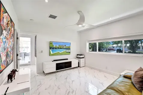 626 S 13th Avenue Hollywood FL 33019