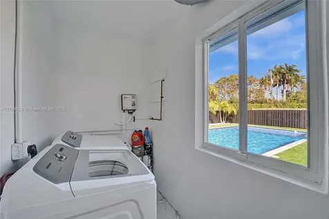 626 S 13th Avenue Hollywood FL 33019