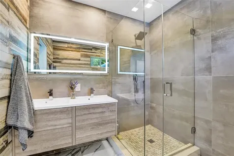 626 S 13th Avenue Hollywood FL 33019