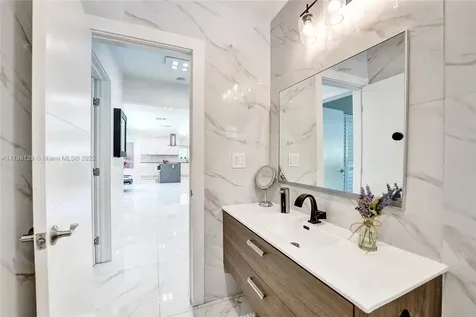 626 S 13th Avenue Hollywood FL 33019