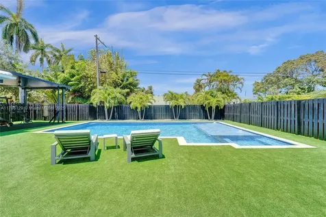 626 S 13th Avenue Hollywood FL 33019