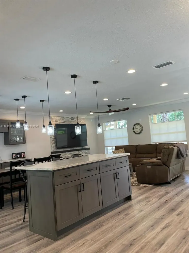 2230 N 50th Avenue Hollywood FL 33021