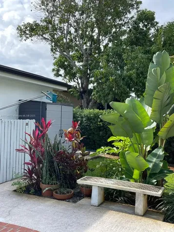 2230 N 50th Avenue Hollywood FL 33021