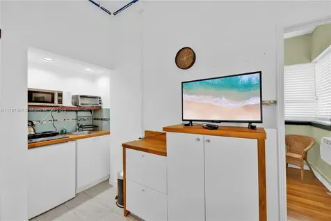 255 W 24th Street Miami Beach FL 33140
