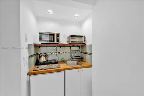 255 W 24th Street Miami Beach FL 33140