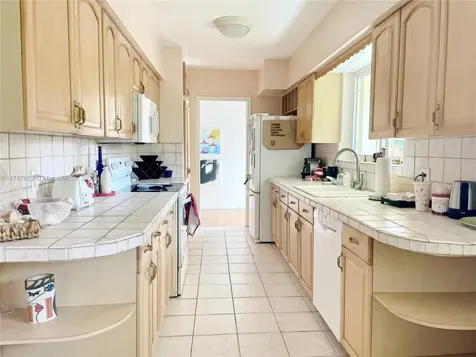 5965 SW 64th Place South Miami FL 33143