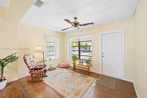 1042 Lincoln Street Hollywood FL 33019