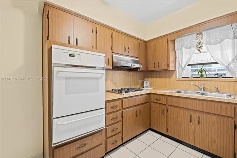 1042 Lincoln Street Hollywood FL 33019