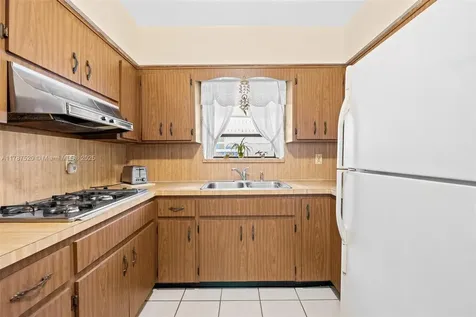 1042 Lincoln Street Hollywood FL 33019
