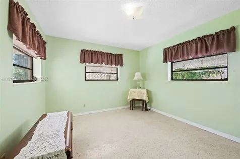 1042 Lincoln Street Hollywood FL 33019