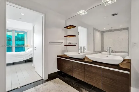 200 Biscayne Boulevard Way Miami FL 33131