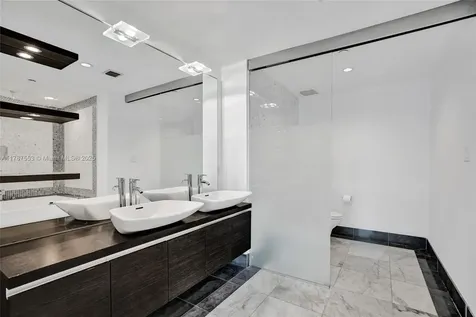200 Biscayne Boulevard Way Miami FL 33131