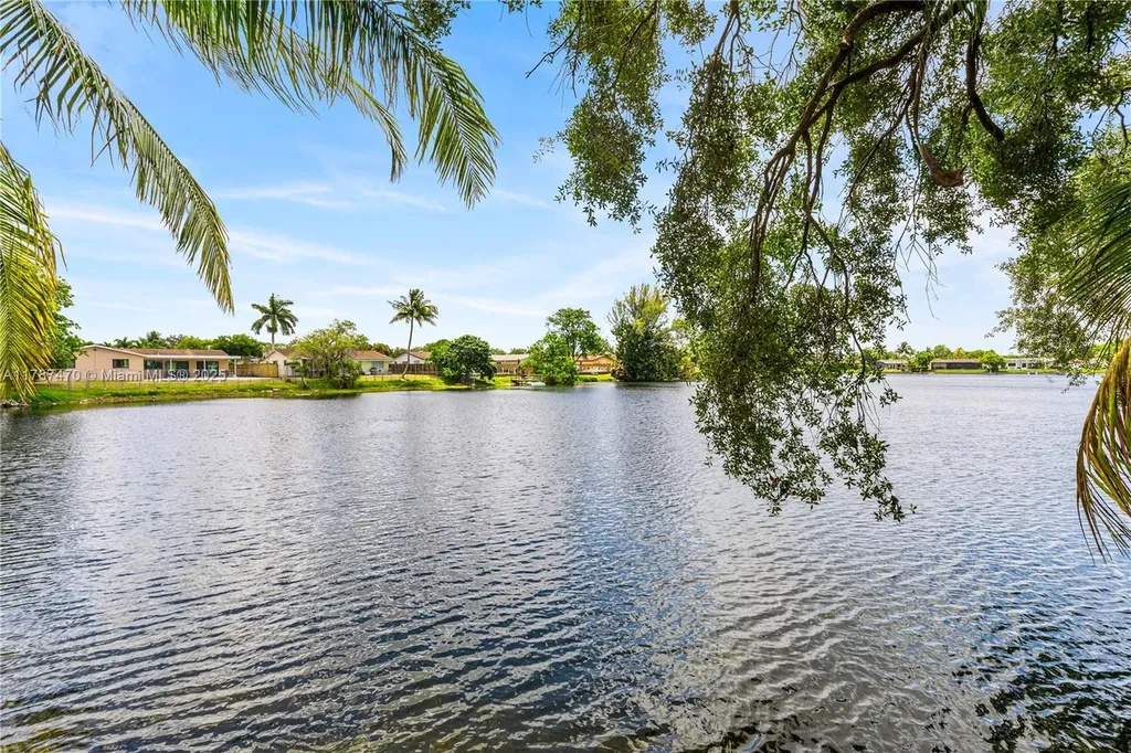8956 Palm Tree Lane Pembroke Pines FL 33024