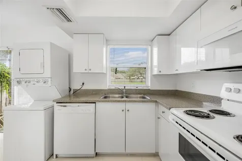 2021 NW 59th Terrace Lauderhill FL 33313