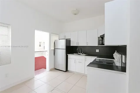 2041 SW 7th Street Miami FL 33135