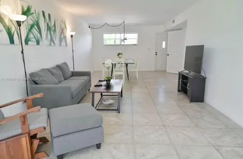 8901 Hollybrook Hollywood FL 33025